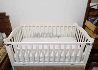 سرير للأطفال في حالة جيدة جدا