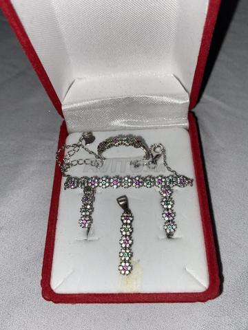 طقم نقرة خالص مع أحجار كريمة