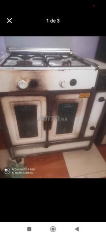 Four à gaz cuisinière 4 feux, fonctionne bien, cuit le pain