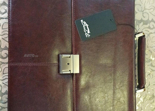 Cartables en cuir à vendre.