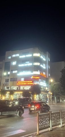 Location local commercial avec deux façades