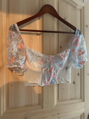 توب قصير للنساء