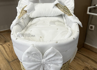 مهد جميل جدا مع حامل