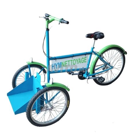 Tricycle porte bac à poubelle