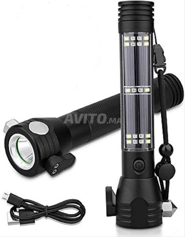 مصباح يدوي يعمل بالطاقة الشمسية