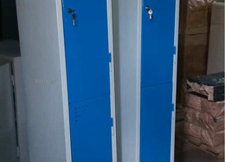 Vestiaire métallique portes disponible