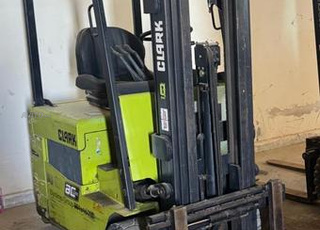 Élévateur électrique triplex