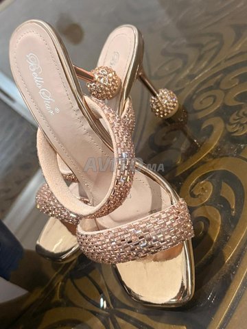 أحذية وصنادل في حالة جيدة