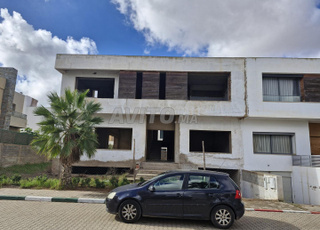 Villa dans une résidence fermée à Riad Bouskoura