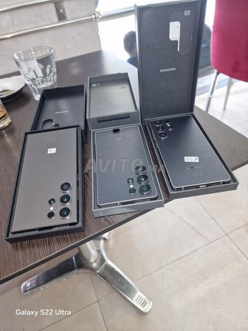 Deux samsung 25 ultra et un 24 ultra