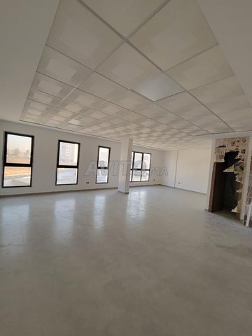 مكتب بمستوى عال