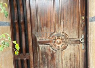 باب مدخل فيلا خشب مصمت