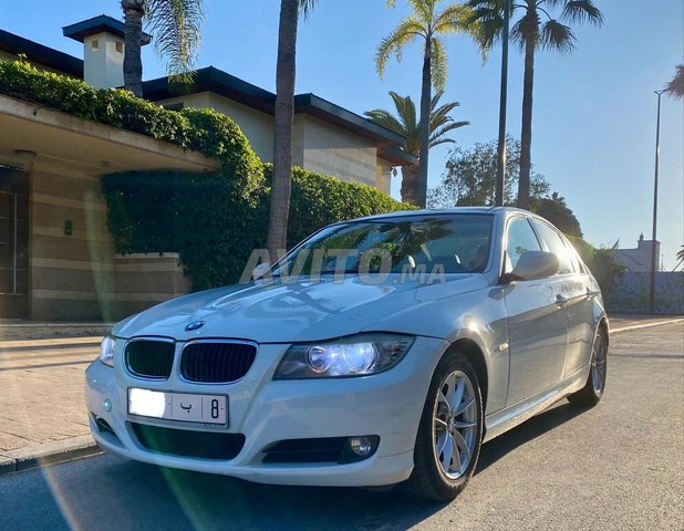 BMW الفئة الثالثة بنزين أوتوماتيكية 2010 في الدار البيضاء