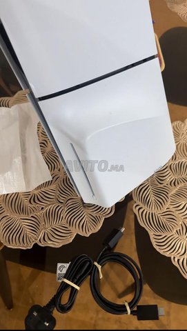 PS5 slim standard comme neuf