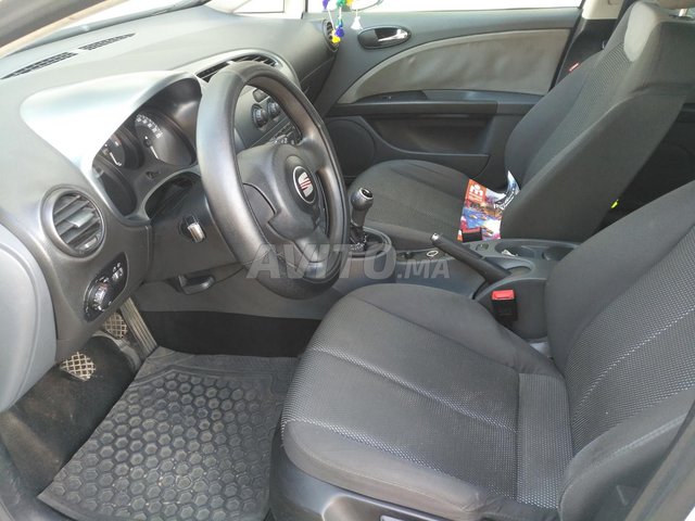 سيات ليون بنزين يدوية 2009 في الدار البيضاء