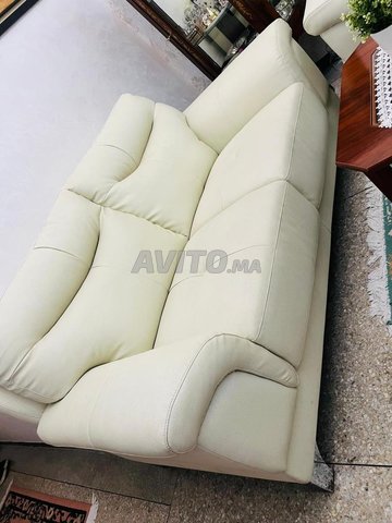 اثنان من الكراسي في حالة جيدة جدا