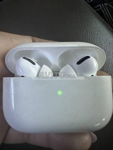 سماعات أذن لاسلكية Apple AirPods Pro
