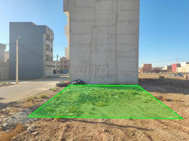 Terrain commercial titré équipé de 80 mètres