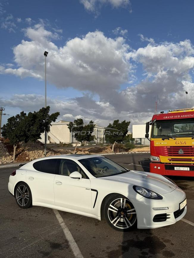 Porsche Panamera (finition carbon)