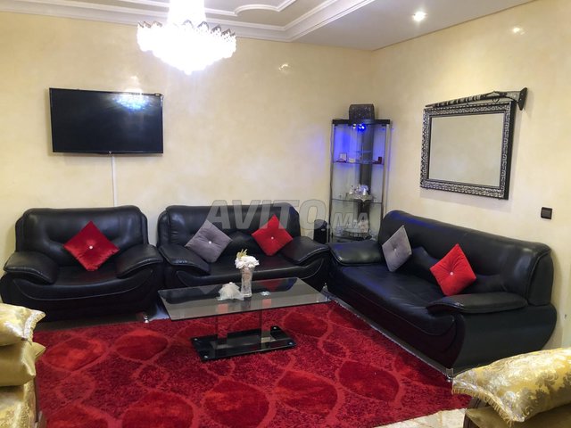 ✨ أرائك وطاولة زجاجية - عصرية ومريحة