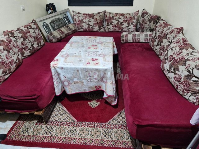 صالون للبيع