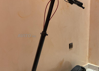 Trottinette Revoe RS 350W en très bonne état.