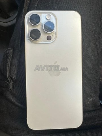 Iphone 15 Pro Max comme neuf 10/10 pour intéressé