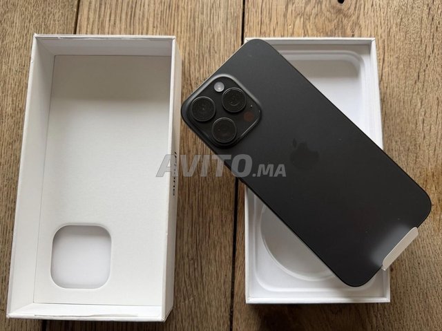 Neuf iPhone 15 Pro Max from Apple
