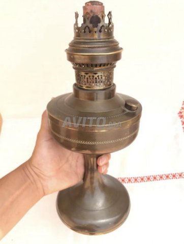 مصباح عتيق موقع في الأسفل