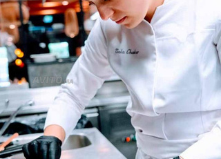 عاملة منزلية ومربية أطفال والطبخ