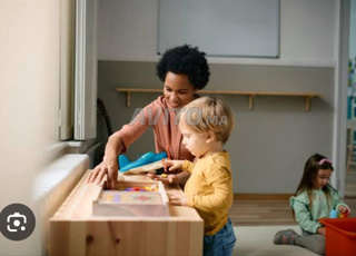 عاملة منزل و مربية و الطبخ