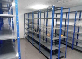 Rayonnage métallique de stockage solide et modulable