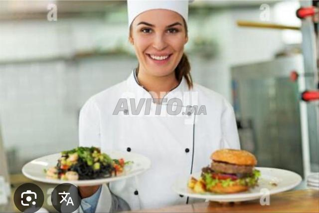 عاملة منزل و مربية و الطبخ