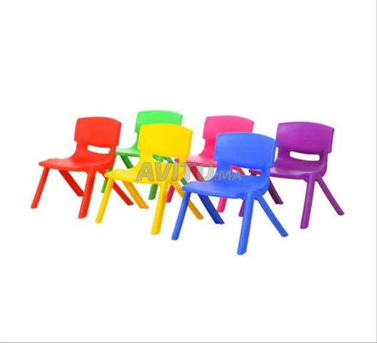 CHAISE ET TABLE MOBILIER CRECHE