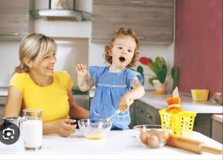 عاملة منزل و مربية و الطبخ