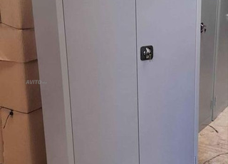 Armoire métallique haute à deux portes battantes