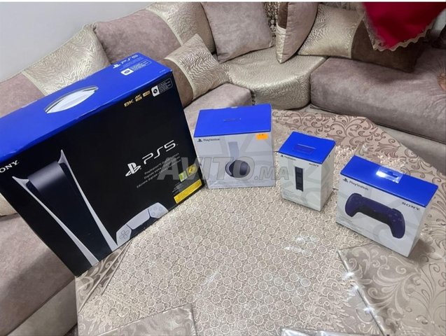 PS5 digital Très bon état avec des accessoires