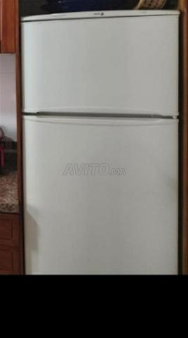 ثلاجة مدمجة ثابتة في الأعلى