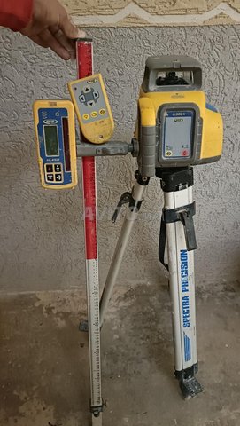 ST-LASER ذو ميل مزدوج مع حامل ثلاثي القوائم