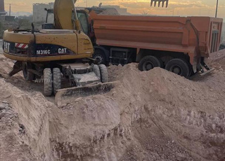 Location poclain M316C pneu