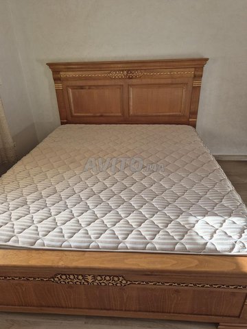 2 matelas et cadre de moustiquaire