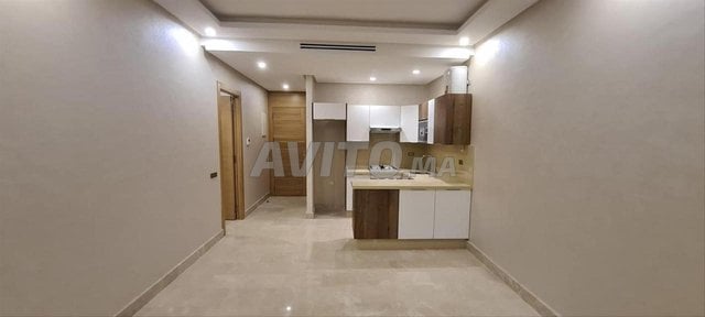 Location studio vide Émile Zola haut standing