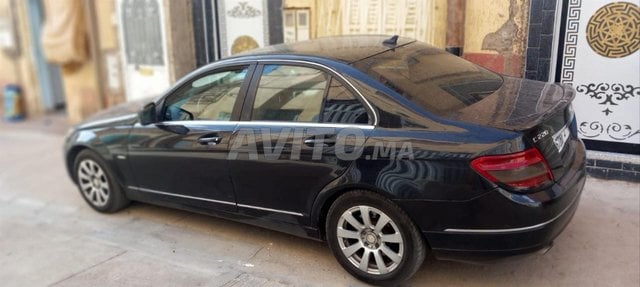 مرسيدس 220 كاريا