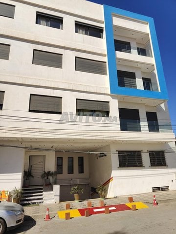 Grand studio à 100m de la plage de mehdia.