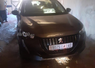 Peugeot 208 Diesel Manuelle 2023 à Tanger