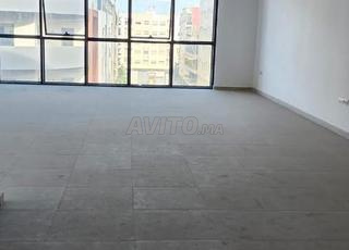 مكتب في روش نوار بمساحة 75 متر مربع للإيجار