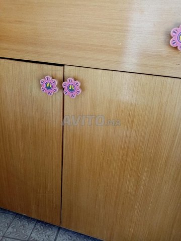 ARMOIR PLUS TABLE DE CHEVET PLUS MIROIR