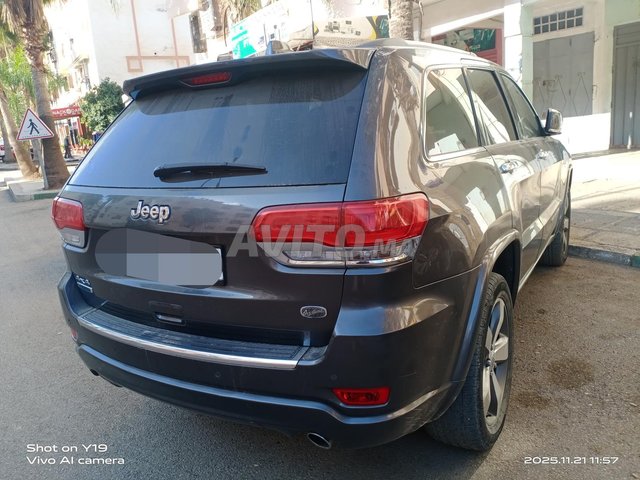 جيب جراند شيروكي ديزل أوتوماتيكي 2017