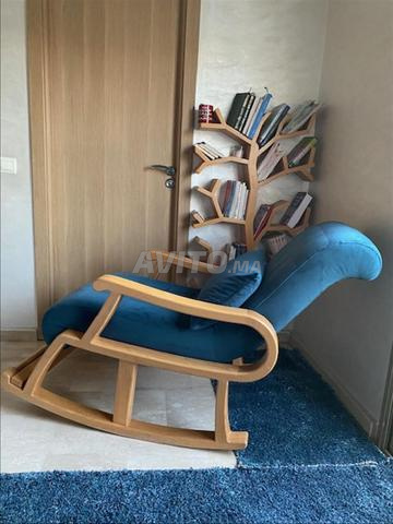 طاولة تلفزيون و كرسي استرخاء