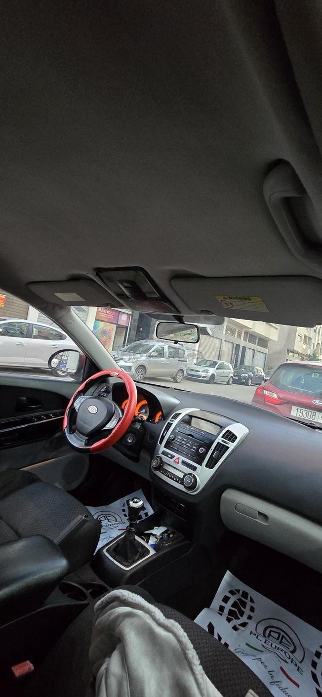 Kia Ceed 2010 avec des housses originales